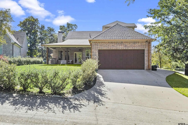 view of front facade featuring a garage and a front lawn