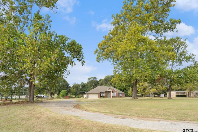 view of front facade featuring a front yard