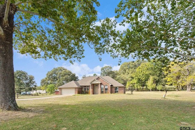 view of front facade with a garage and a front yard