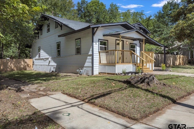 bungalow featuring a front yard