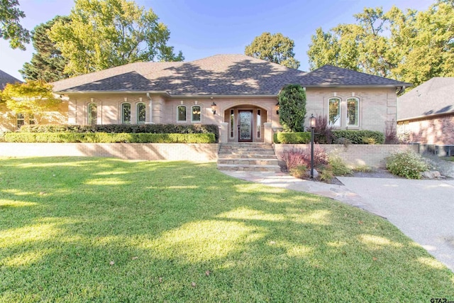 single story home featuring a front yard