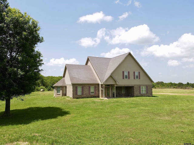 view of front facade with a front yard