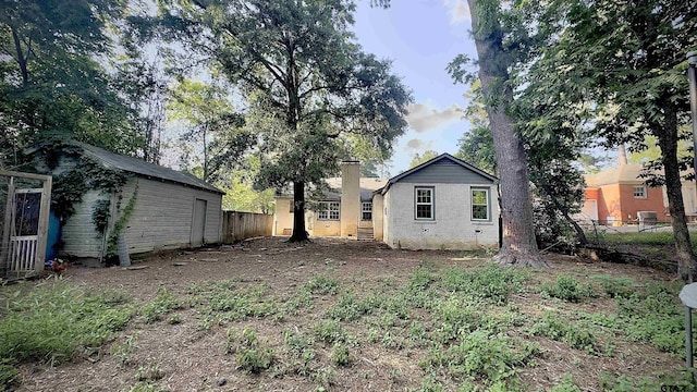 1012 W 8th St, Tyler, TX 75701 - view of yard with an outbuilding