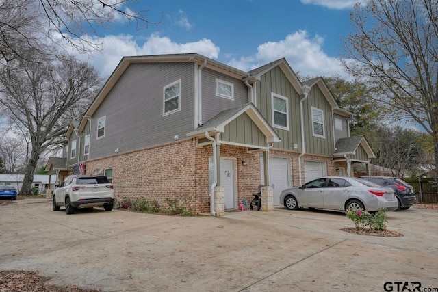 view of front of house featuring a garage