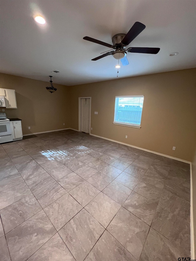 empty room with ceiling fan