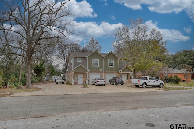 view of front facade with a garage