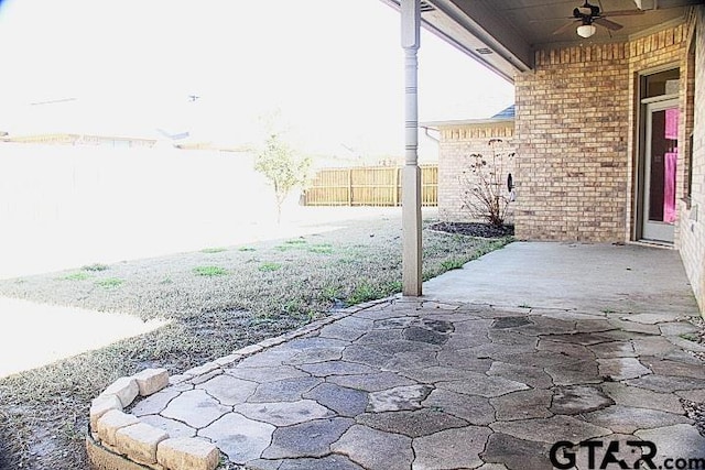 view of patio featuring a fenced backyard and a ceiling fan