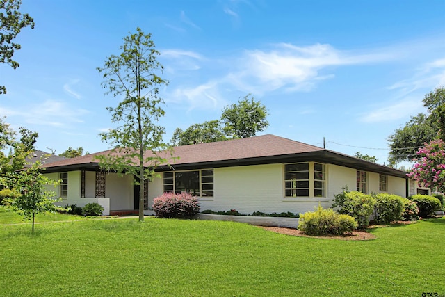 1301 Roseland Blvd, Tyler, TX 75701 - ranch-style home with a front yard