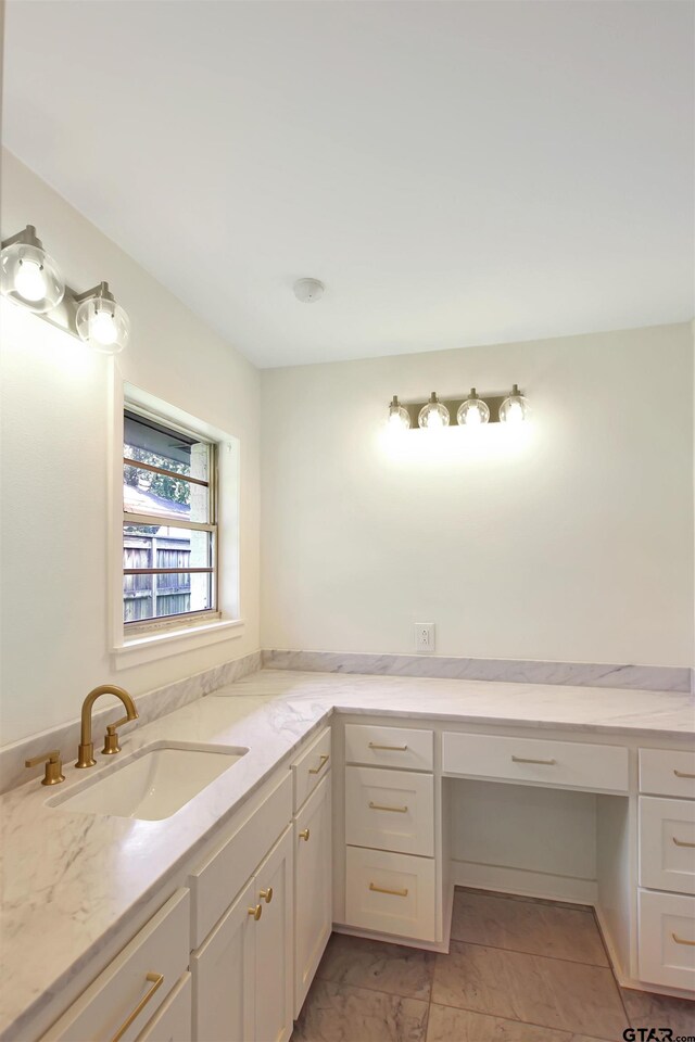 1301 Roseland Blvd, Tyler, TX 75701 - bathroom with a sink