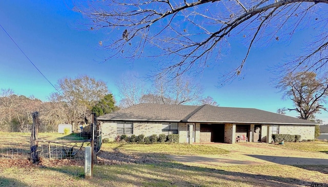 view of front of home with a front lawn