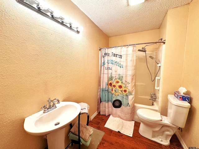 bathroom featuring hardwood / wood-style floors, a textured ceiling, toilet, and shower / tub combo