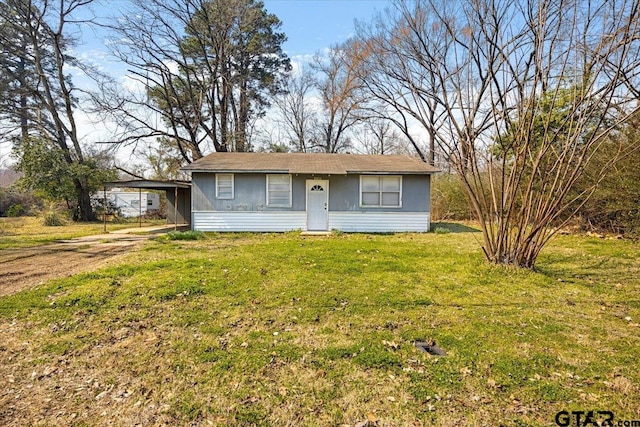 view of front facade featuring a front yard and a carport