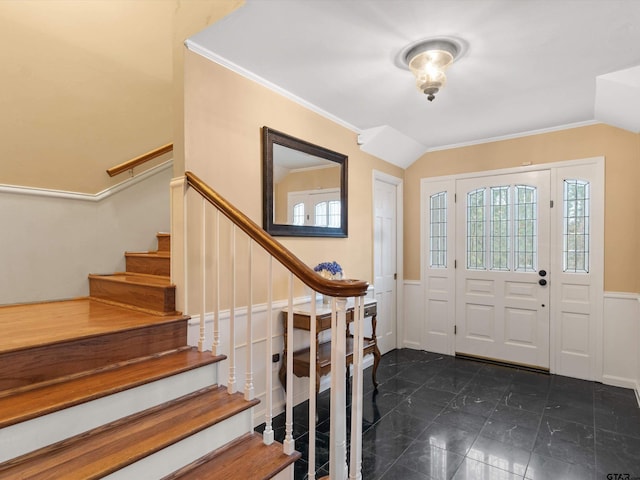 2808 Tryon Rd, Longview, TX 75605 - foyer entrance featuring vaulted ceiling and crown molding