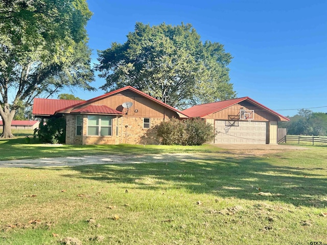 view of front facade featuring a front yard and a garage