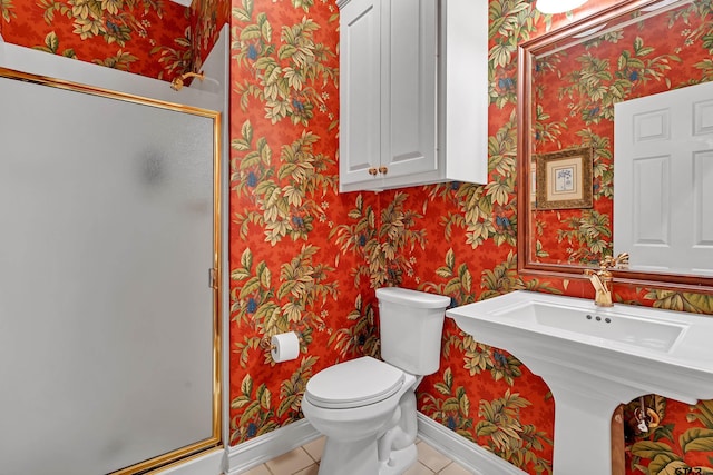 1014 Lovers Ln, Longview, TX 75604 - full bath featuring wallpapered walls, tile patterned flooring, a shower stall, toilet, and baseboards