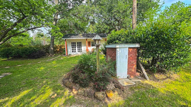 view of outdoor structure featuring a yard