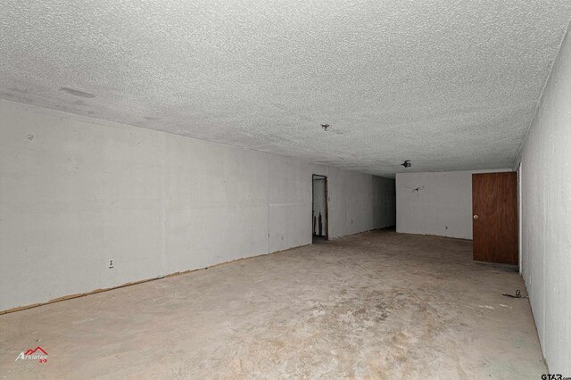 empty room featuring a textured ceiling