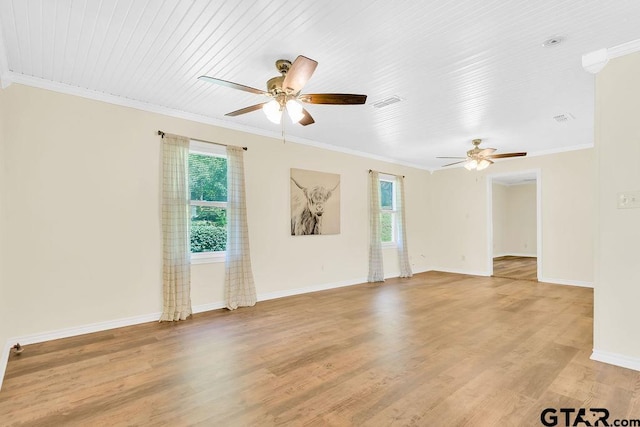 empty room featuring crown molding, light wood-style flooring, and a ceiling fan