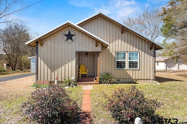 bungalow featuring crawl space