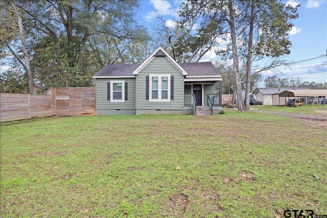 bungalow featuring a front yard