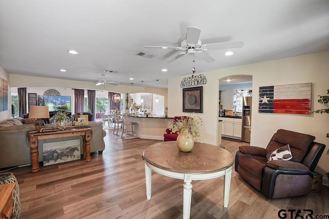 living area with light wood-style floors, a ceiling fan, recessed lighting, and visible vents