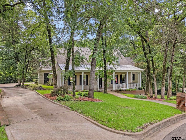 3631 River Oaks Ct, Tyler, TX 75707 - view of front of home featuring a porch, a front lawn, metal roof, and driveway