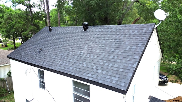 301 Harold St, Crockett, TX 75835 - exterior view of roof with shingles