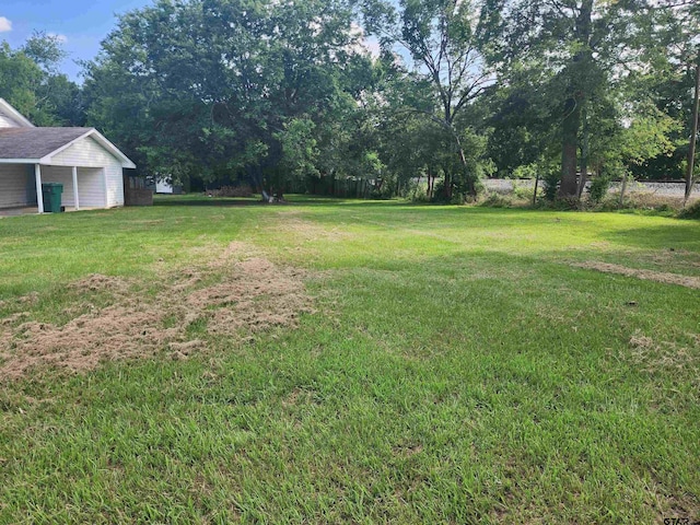 216 Mattison St, Pittsburg, TX 75686 - view of grassy yard