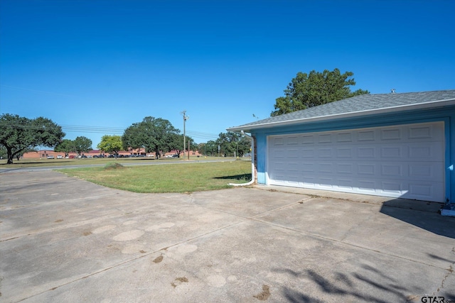 garage featuring a lawn