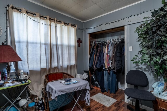 bedroom featuring crown molding, hardwood / wood-style floors, and a closet