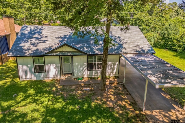 521 Hilltop Dr, Tool, TX 75143 - view of front of home with a front lawn