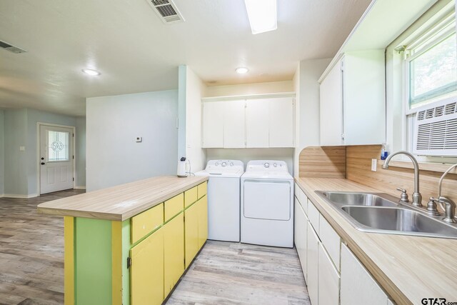 521 Hilltop Dr, Tool, TX 75143 - clothes washing area with washer and dryer, light wood finished floors, recessed lighting, and baseboards