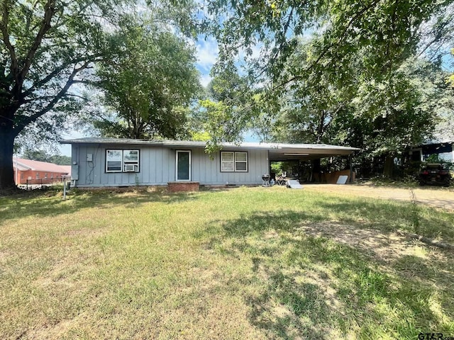 view of front facade featuring a front yard and a carport