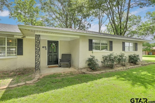 150 Gambrell St, Rusk, TX 75785 - single story home with brick siding, a front yard, and a shingled roof