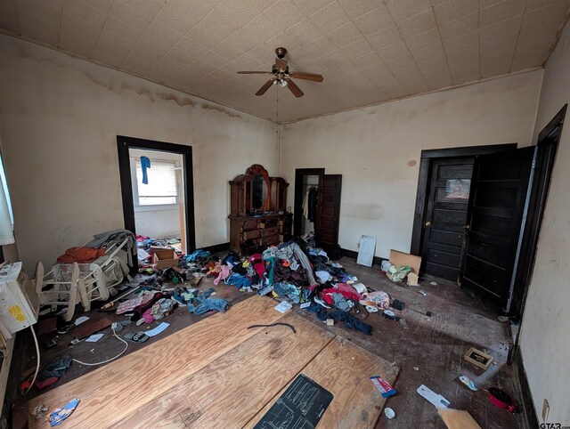 bedroom featuring ceiling fan