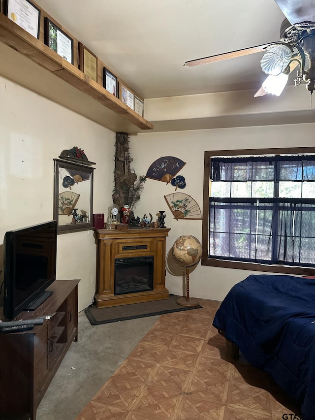 bedroom with ceiling fan