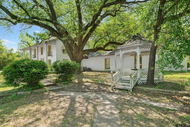 view of yard featuring a gazebo