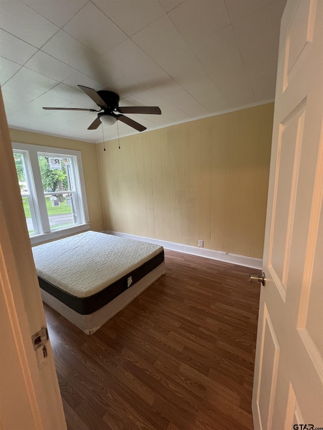 702 W Kilpatrick St, Mineola, TX 75773 - bedroom with dark wood-type flooring and a ceiling fan
