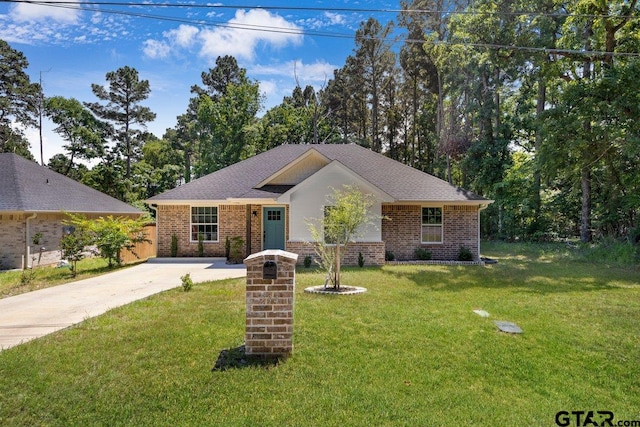 ranch-style home featuring a front lawn, brick siding, and driveway