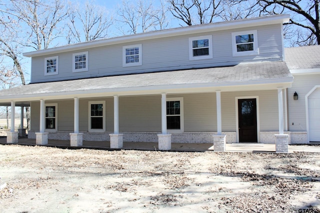 country-style home with a porch