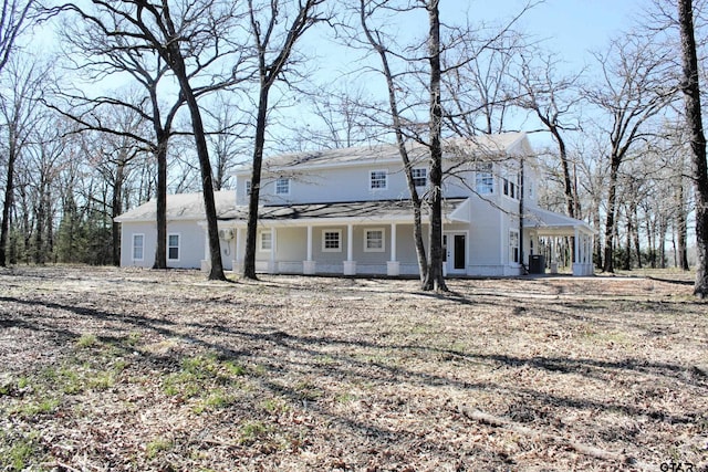 view of front of property featuring a porch