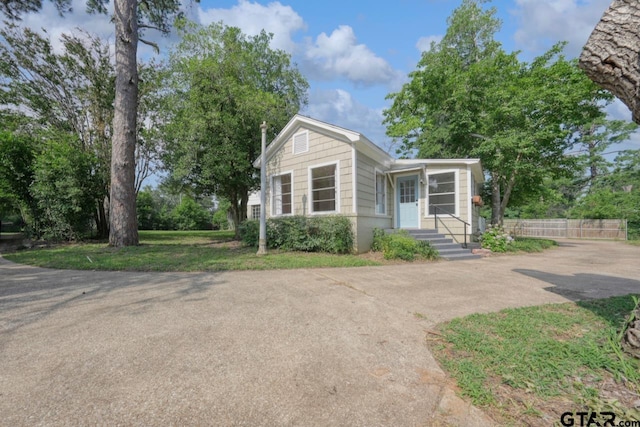 view of front of property