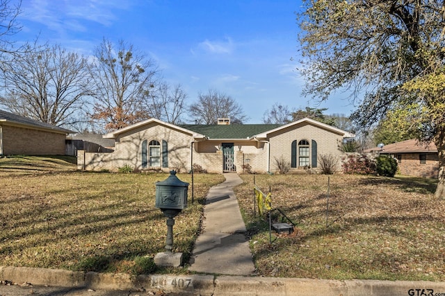 single story home with a front yard