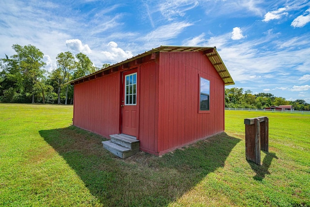 view of outdoor structure featuring an outbuilding