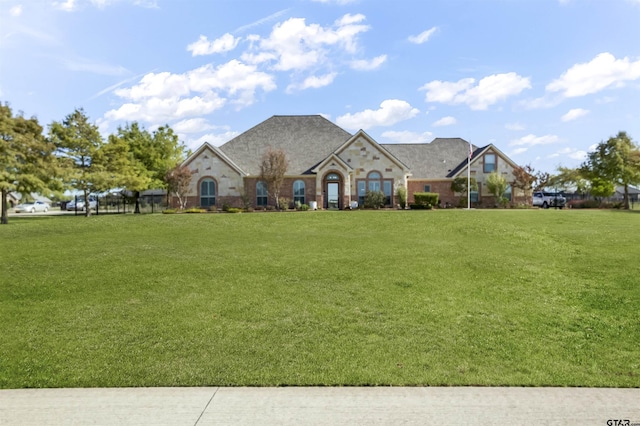 view of front of house featuring a front lawn