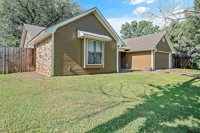 view of front facade with a garage and a front yard