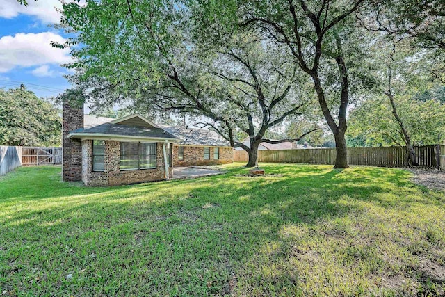 view of yard with a patio area