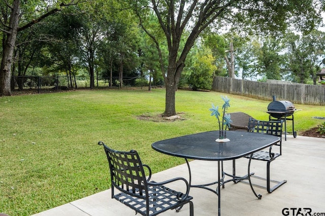 view of yard with a patio area