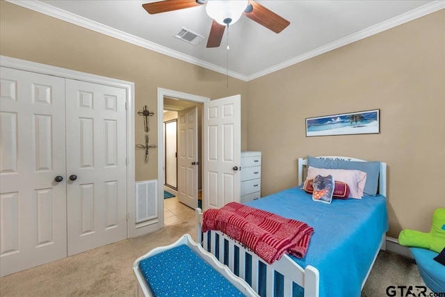 bedroom with a closet, light colored carpet, ceiling fan, and ornamental molding