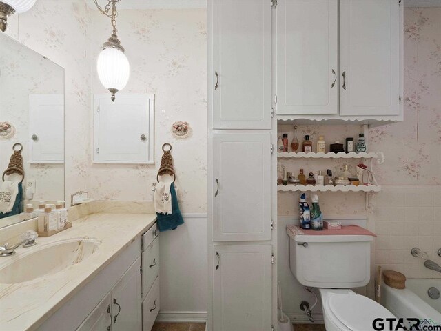 564 County Road 1100, Daingerfield, TX 75638 - full bathroom with wallpapered walls, a wainscoted wall, vanity, toilet, and a bath